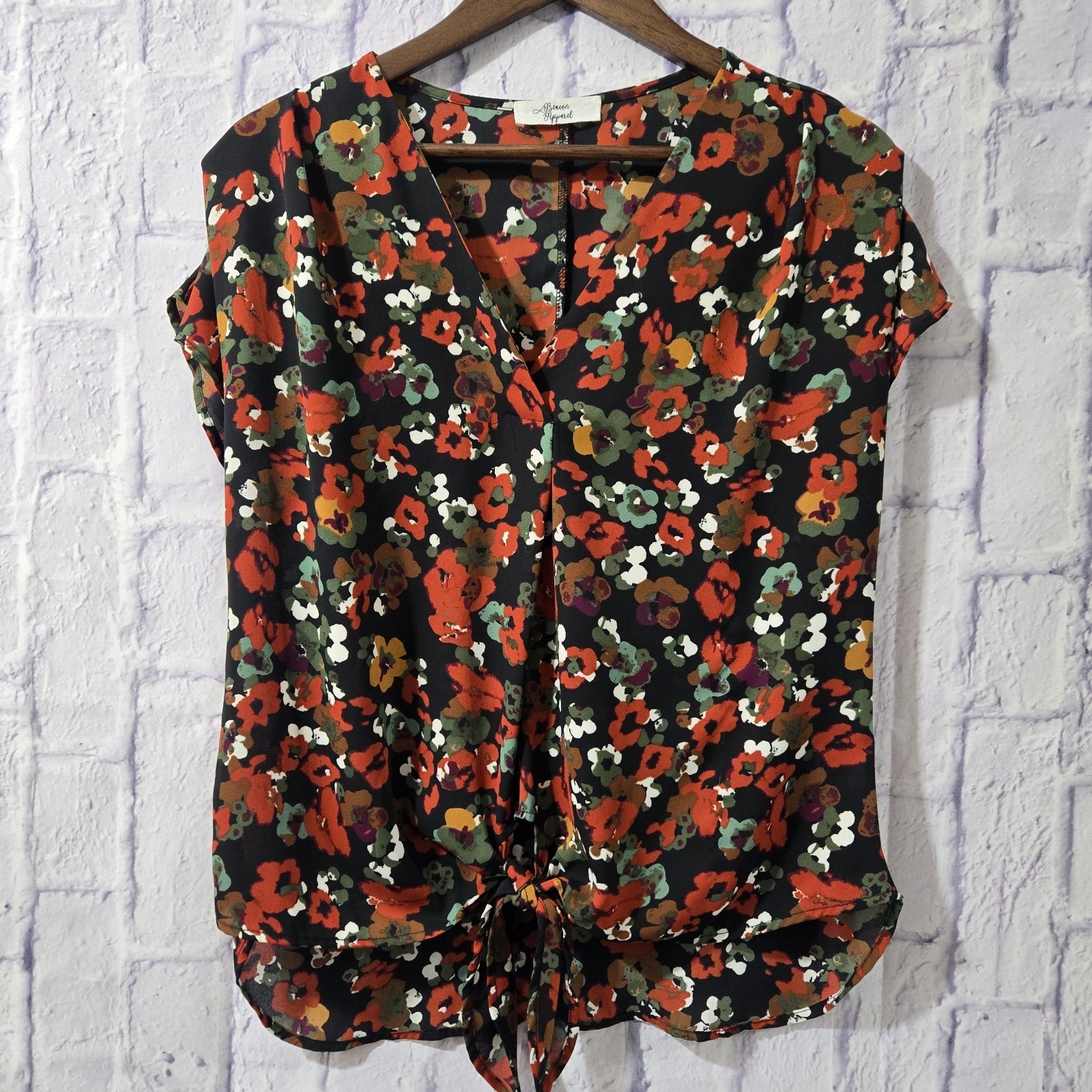 Beacon Apparel Womens Small Short Sleeve Tie Front Blouse Black Floral